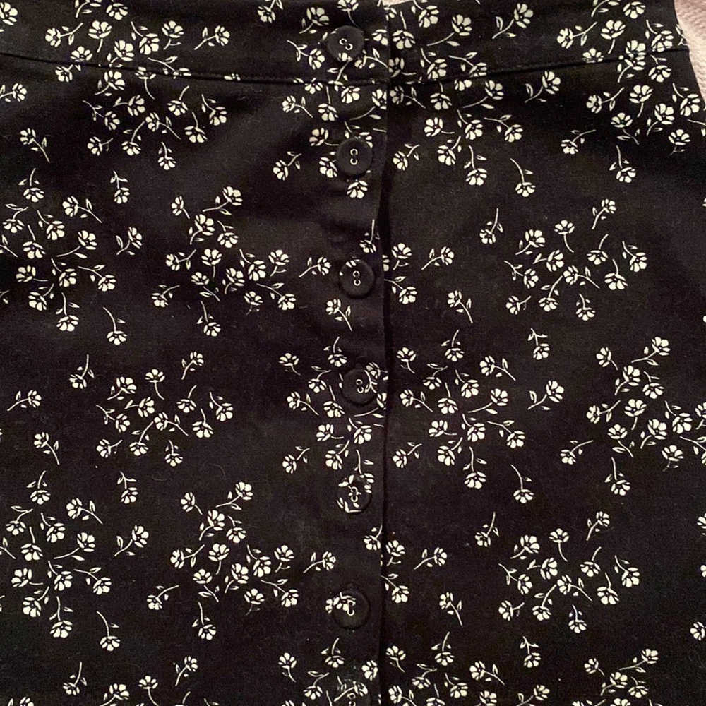Forever 21 Women’s Small Cotton Black Floral Button Up Mini Skirt - Picture 3 of 5